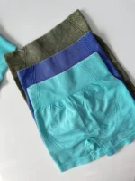 ست ورزشی گرم‌بالا نیم‌تنه و شرتک کد 2 | High-Heat Sports Bra & Shorts Set - Image 3